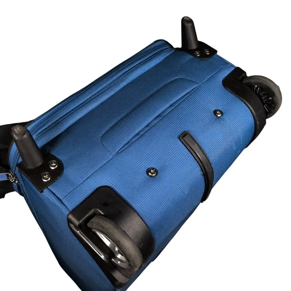 Travelpro Maxlite 5 Carry-On 2-Wheel Rollaboard Blue Soft Expandable Suitcase